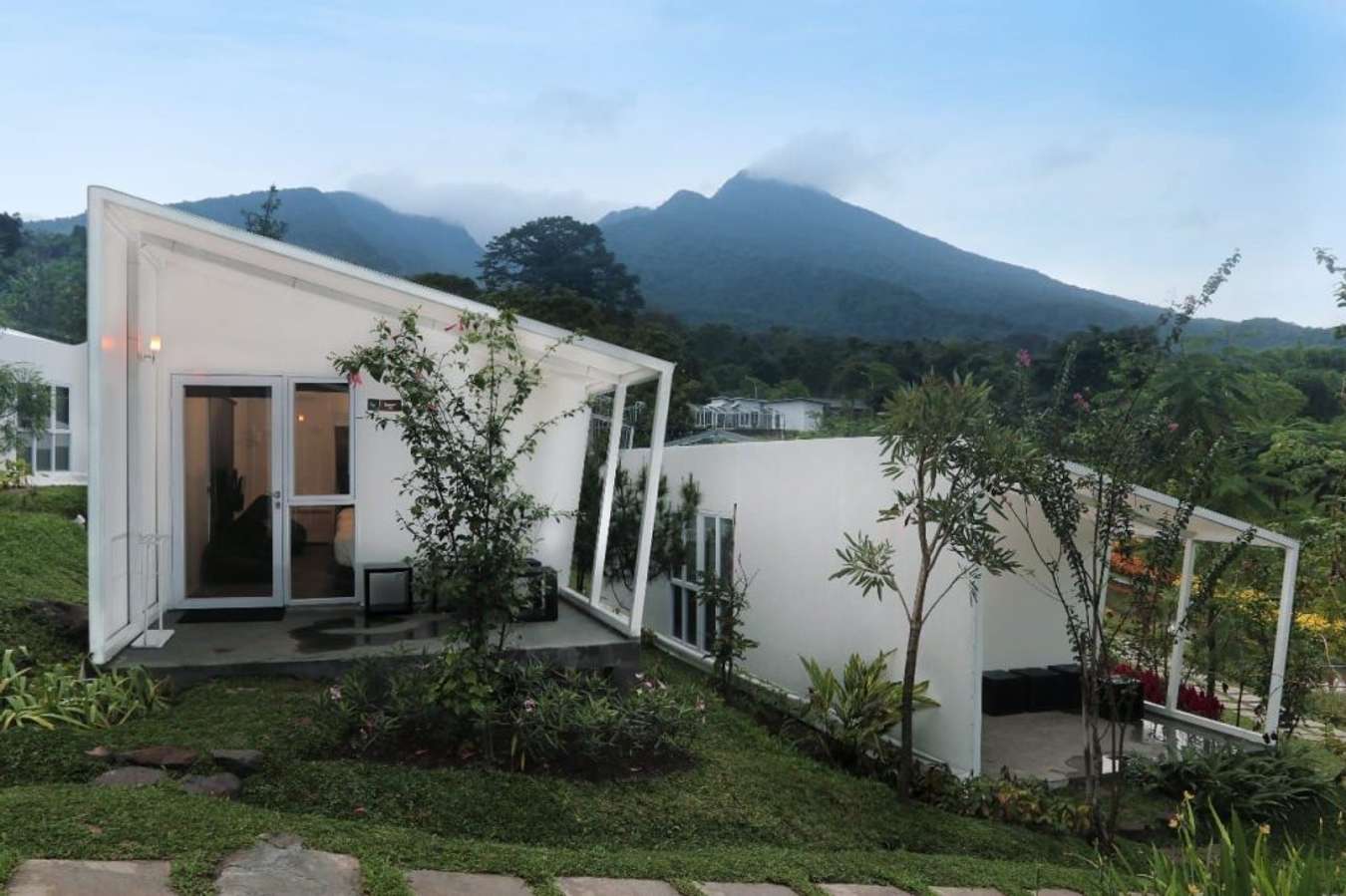 Leuweung Geledegan Ecolodge - Hotel dengan pemandangan Alam di Bogor