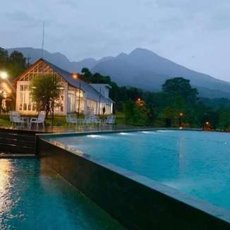 Leuweung Geledegan Ecolodge - Hotel dengan pemandangan Alam di Bogor