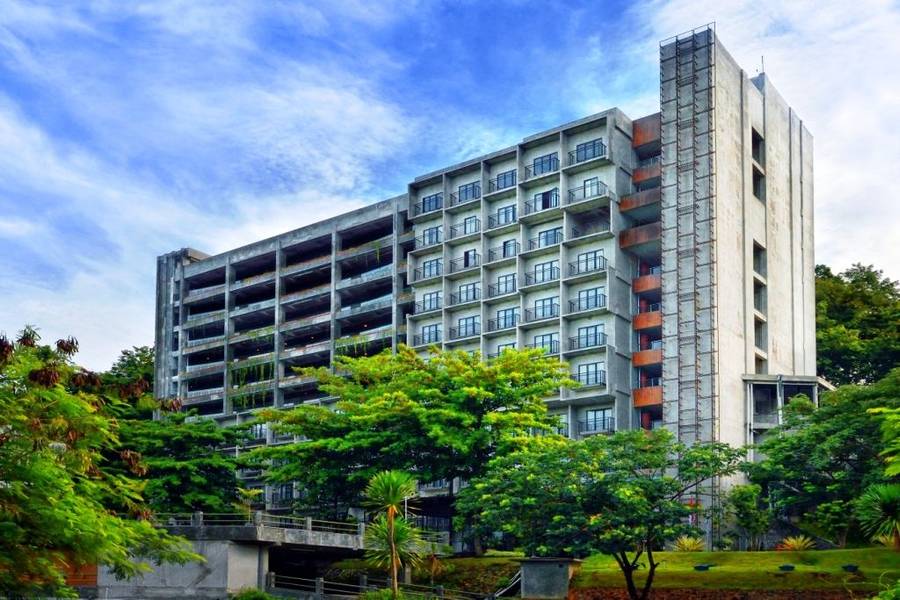 Oak Tree Emerald Semarang Managed by The Ascott Limited - Hotel dengan pemandangan alam di Semarang