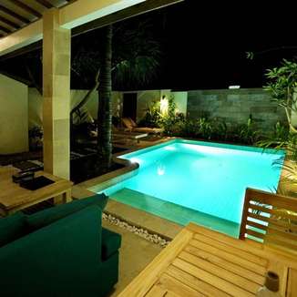 Senang Private Villa - Vila dengan private pool di Gili Trawangan