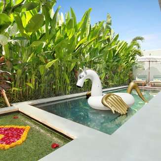 Astera Villa Seminyak - Vila dengan private pool di Kuta