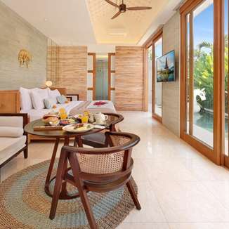 Astera Villa Seminyak - Vila dengan private pool di Kuta