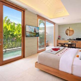 Astera Villa Seminyak - Vila dengan private pool di Kuta