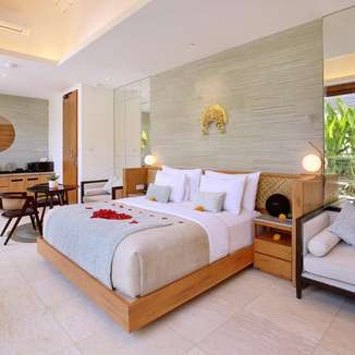 Astera Villa Seminyak - Vila dengan private pool di Kuta