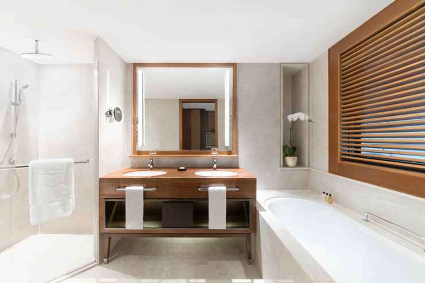 21 Hotels with Bathtub in Singapore for a Zen Staycation