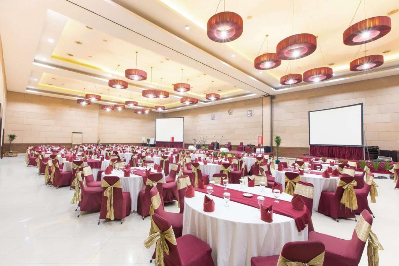 Fasilitas Grand Ballroom di Gumilang Regency Hotel by Gumilang Hospitality - Hotel dengan ballroom di Bandung