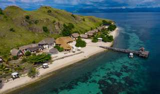 7 Rekomendasi Hotel di Tepi Pantai Terbaik di Labuan Bajo, Mas Bellboy
