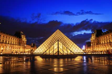 10 Wisata Malam di Paris, dari Atraksi Murah sampai Naik Cruise