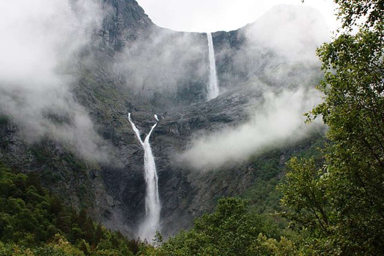 Lower Mar Valley Falls, Norwegia - air terjun tertinggi dunia