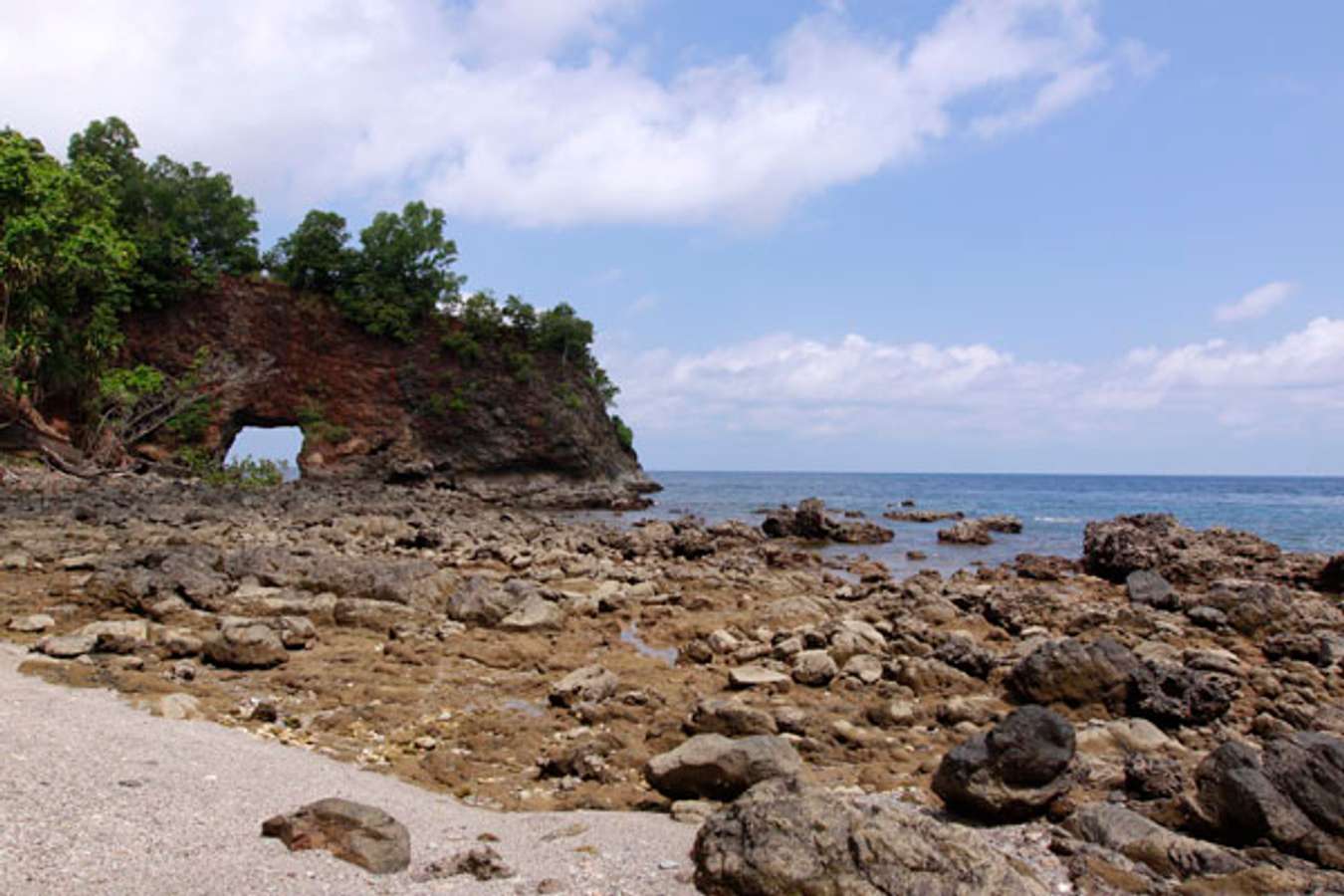 Destinasi Wisata Ambon - Pantai Pintu Kota