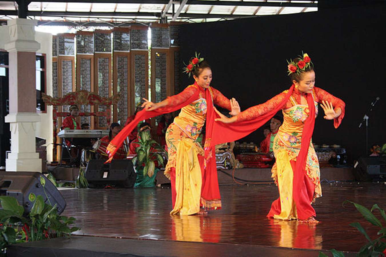 Tarian Tradisional Indonesia - Tari Jaipong / Jaipongan