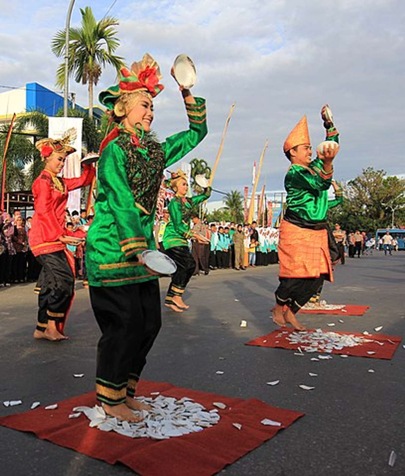 Tarian Tradisional Indonesia - Tari Piring