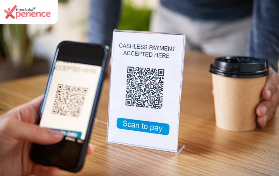 เลือกจ่ายเงินแบบสแกนจ่าย หรือ qr code แทนการจับเงินสดเพื่อลดความเสี่ยง
