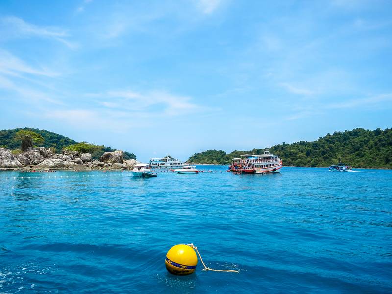 เกาะยักษ์ใหญ่ ยักษ์เล็ก