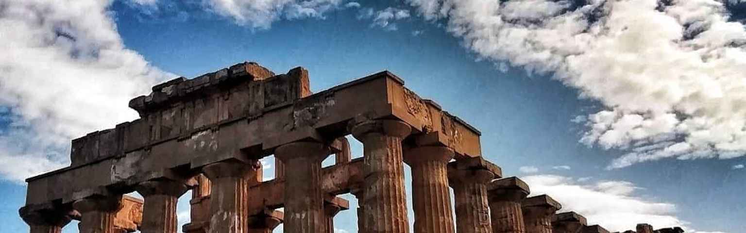 Nhắm đến Hy Lạp để khám phá những vùng đất đầy màu sắc, văn hóa đặc sắc. Du khách sẽ được trải nghiệm những tòa nhà, biểu tượng và lễ hội đã được truyền từ hàng thế kỷ. Hãy cùng khám phá vẻ đẹp mê hồn tại Hy Lạp, đất nước của những truyền thuyết cổ xưa.