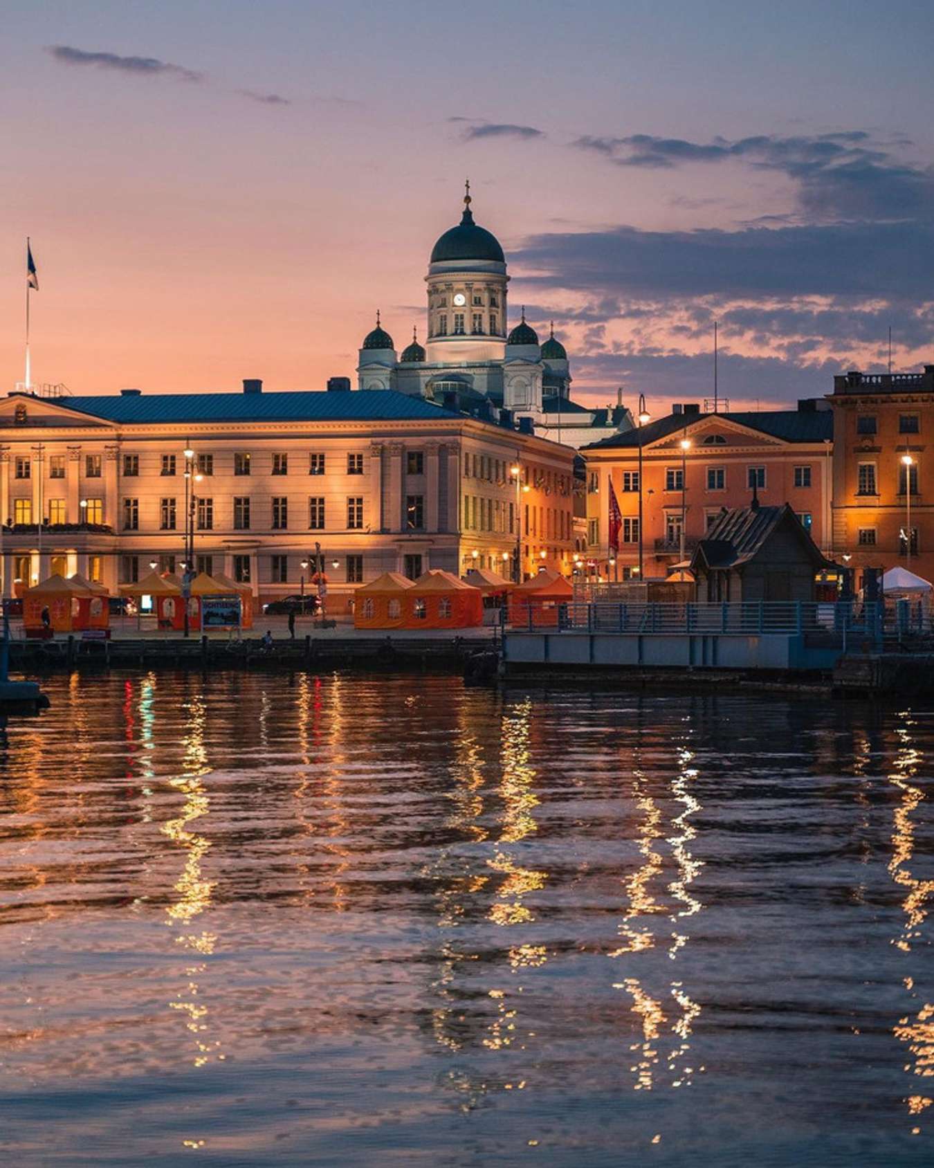 Helsinki: Hãy đón xem những cảnh đẹp tuyệt vời của thành phố Helsinki, thủ đô của Phần Lan với kiến trúc độc đáo và văn hóa đa dạng. Bạn sẽ khám phá được những điểm đến đầy ấn tượng và tìm hiểu thêm về văn hóa Phần Lan thông qua không gian hình ảnh đầy màu sắc.