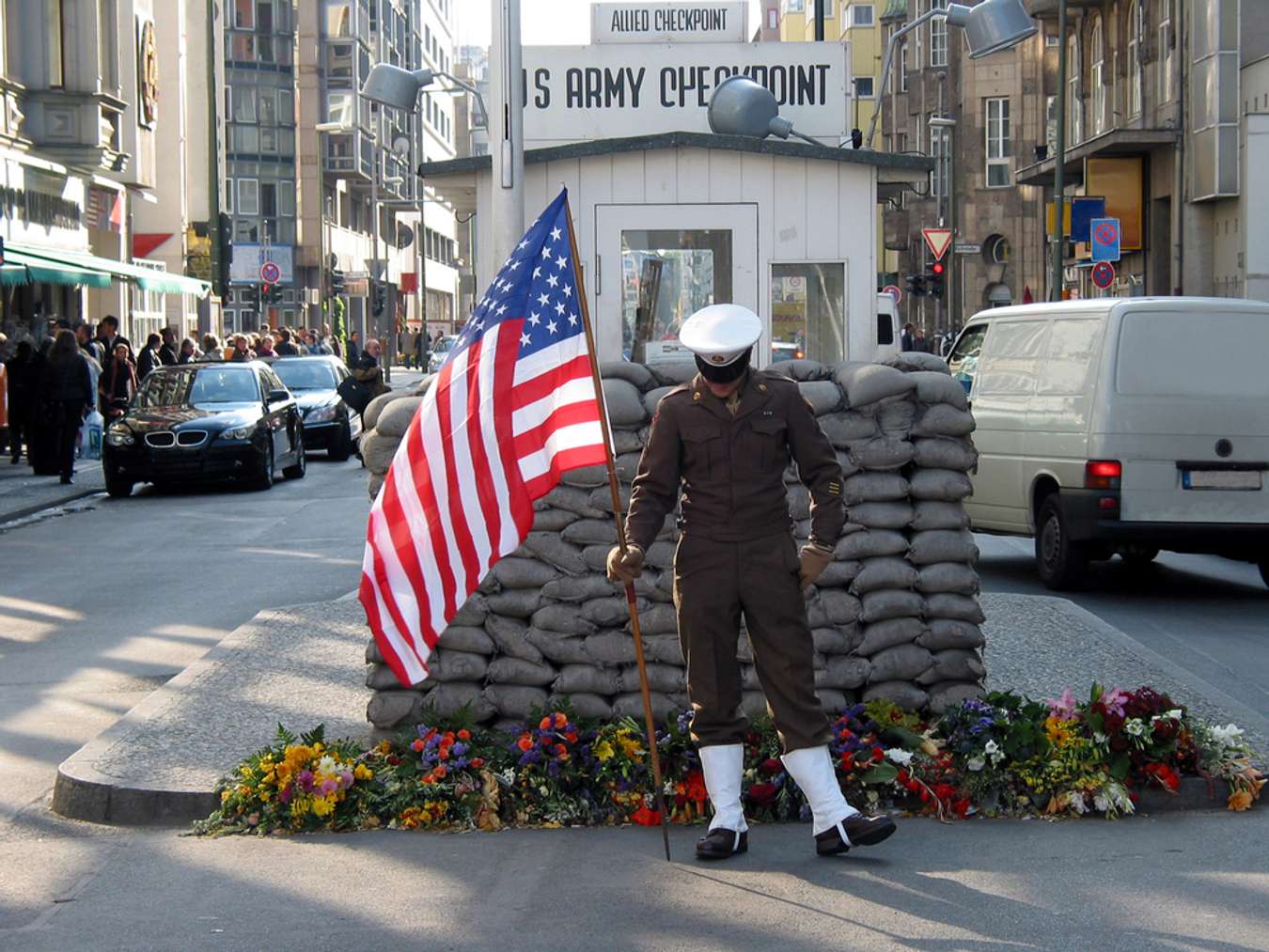 Destinasi Wisata Berlin - Checkpoint Charlie