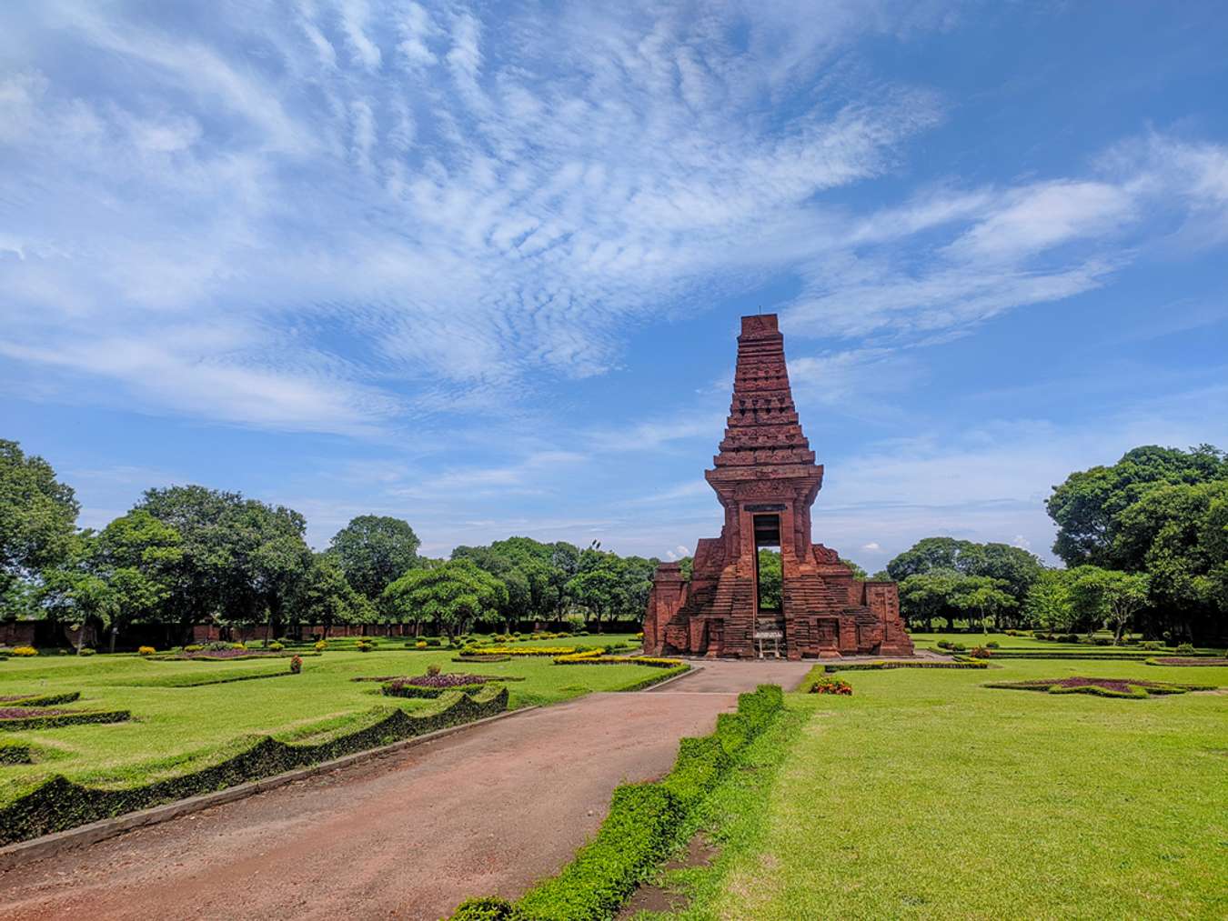 Destinasi Wisata Mojokerto - Candi Bajang Ratu