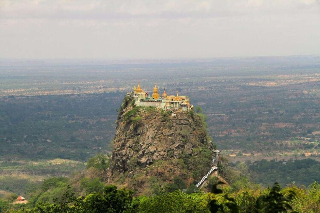 Tu viện Taung Kalat ở Myanmar