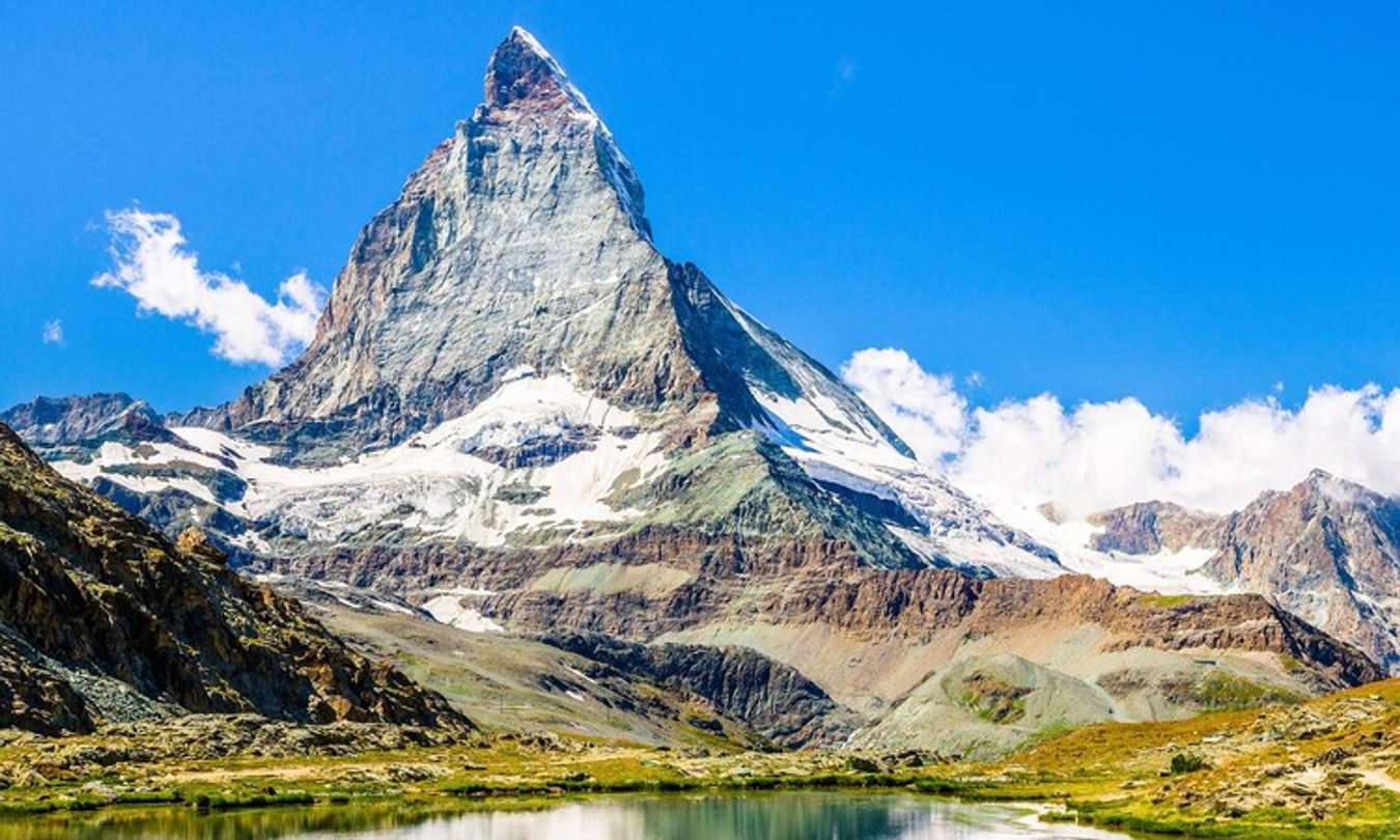 Núi Matterhorn chính là địa điểm du lịch Thụy Sỹ bạn không nên bỏ qua để trải nghiệm cảm giác leo núi đầy thú vị @internet