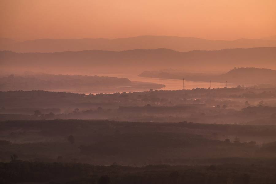 หินสามวาฬ