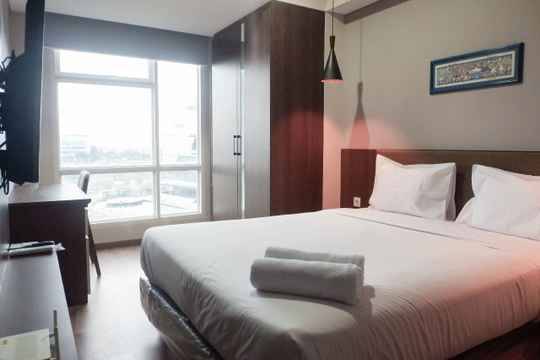 Classy 1BR with Pool View at Grand Sungkono Lagoon Apartment By Travelio