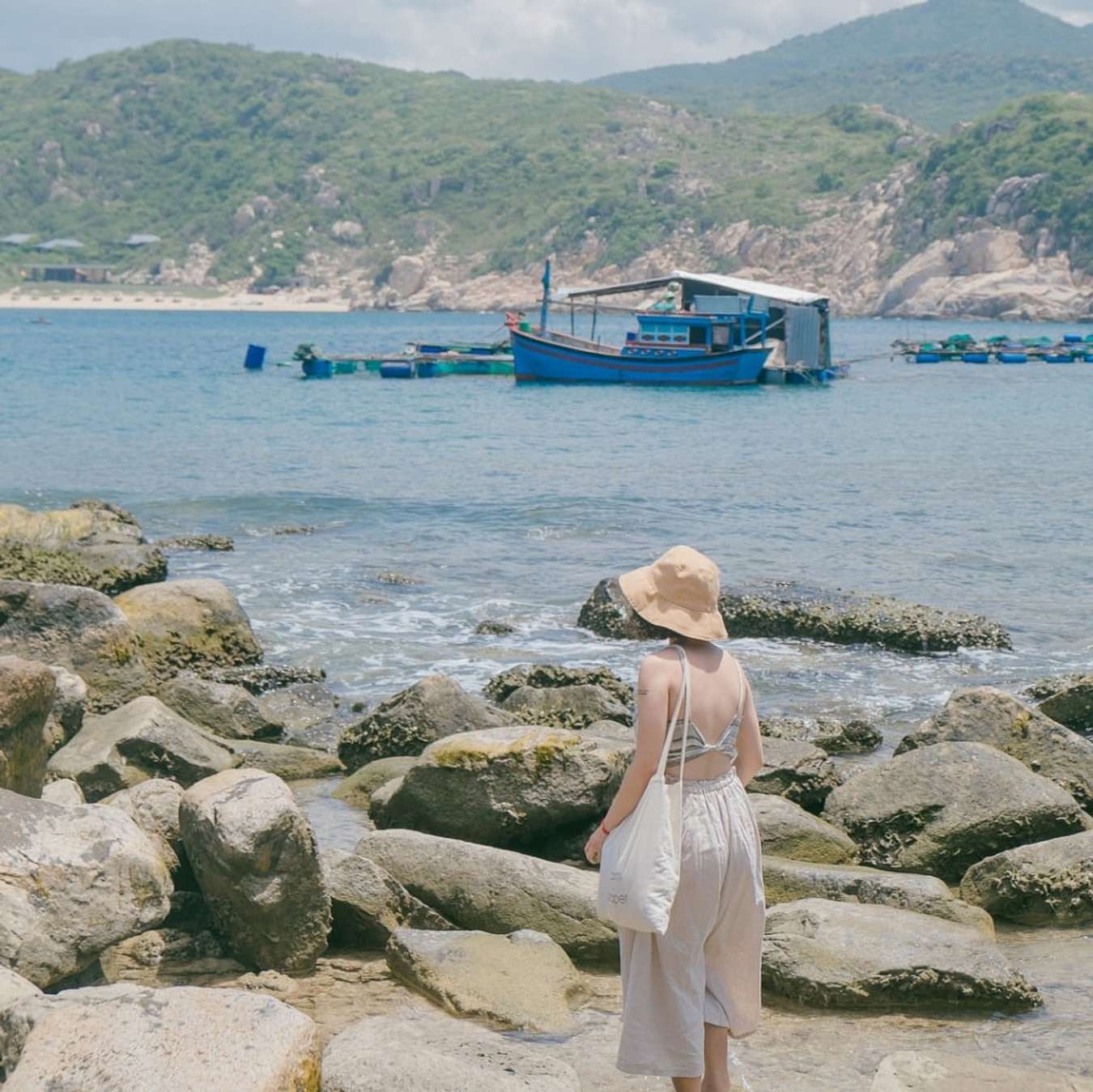 Check-in tại bờ biển Mũi Đá Vách 