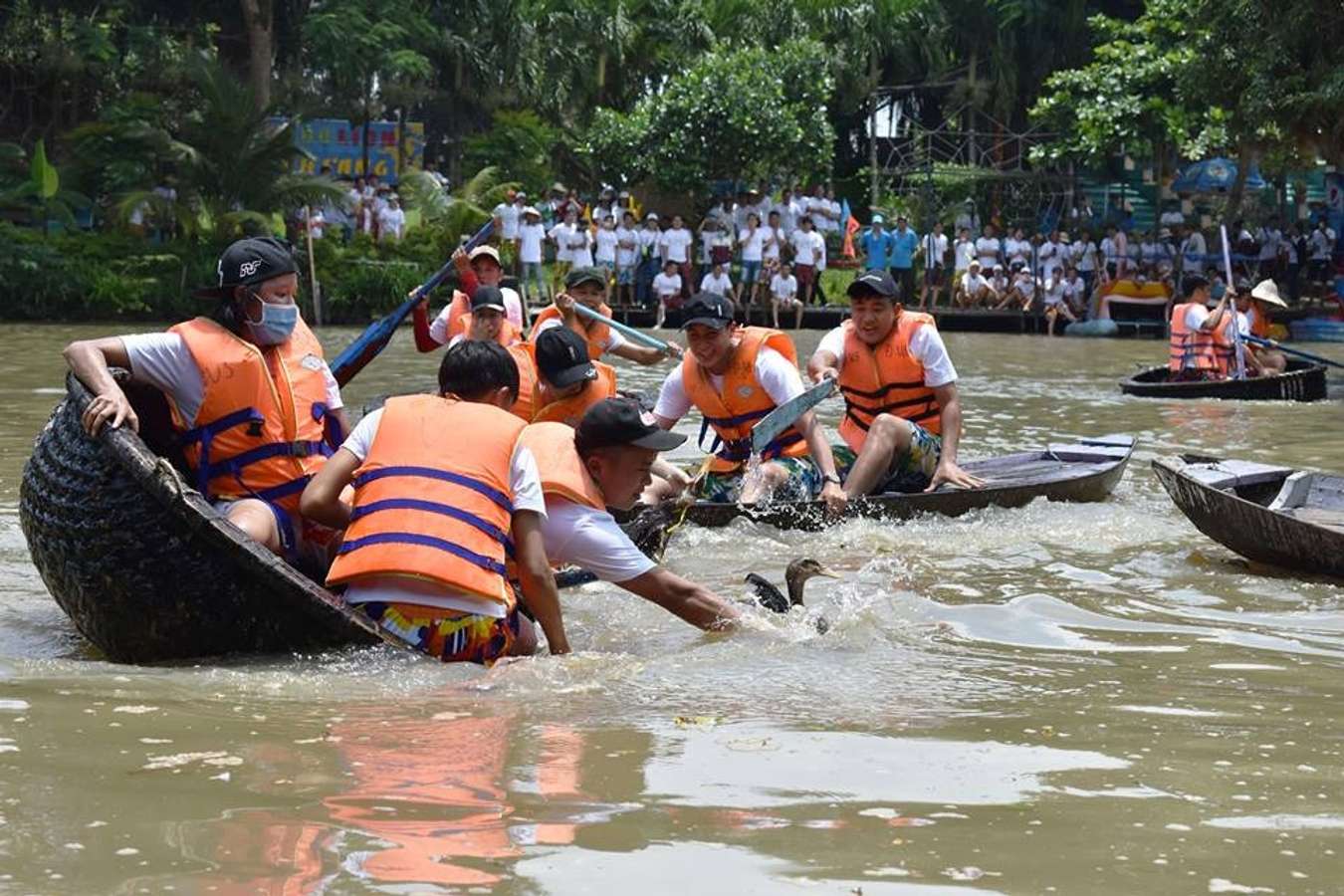 Hoạt động tập thể vui nhộn tại Vinh Sang