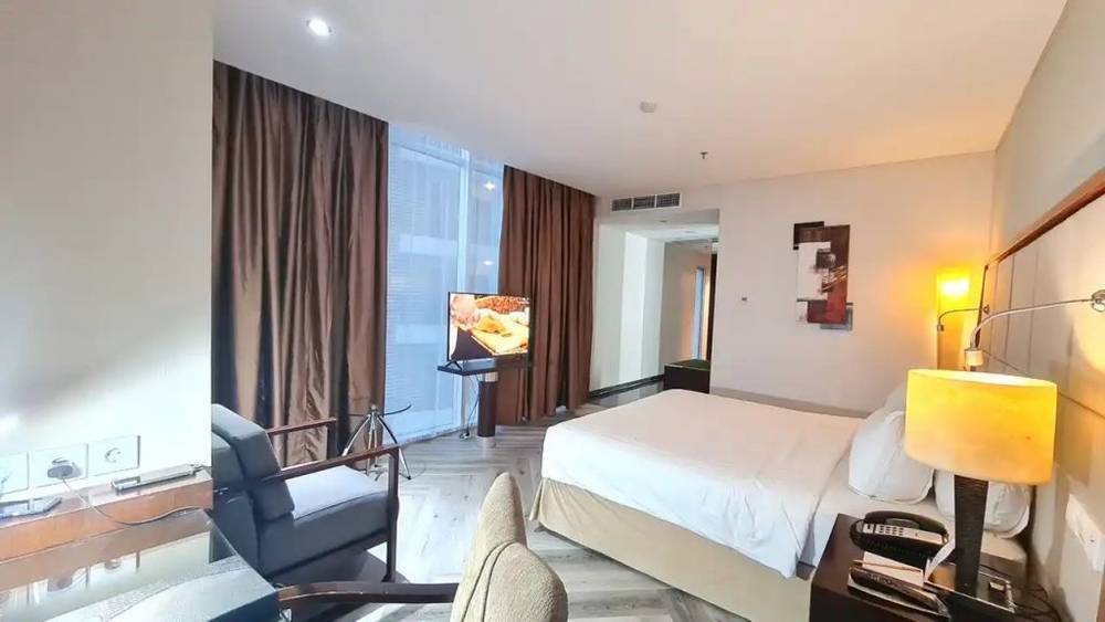 Hotel dengan Kolam Renang di Medan - Cambridge Hotel Medan