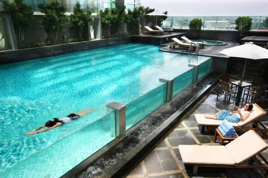Hotel dengan Kolam Renang di Medan - Cambridge Hotel Medan