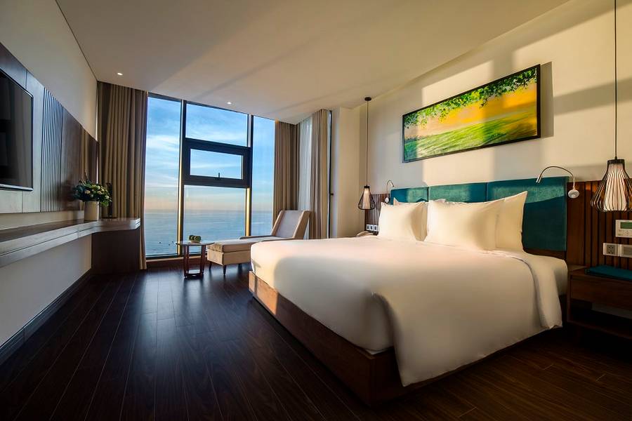 Maximilan Đà Nẵng beach hotel