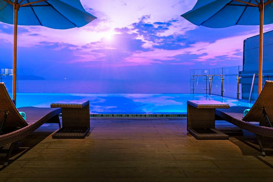 Maximilan Đà Nẵng beach hotel