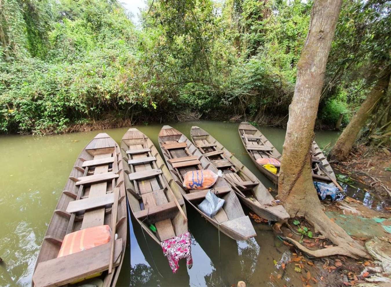 Xuồng ba lá tại di tích Xẻo Quýt