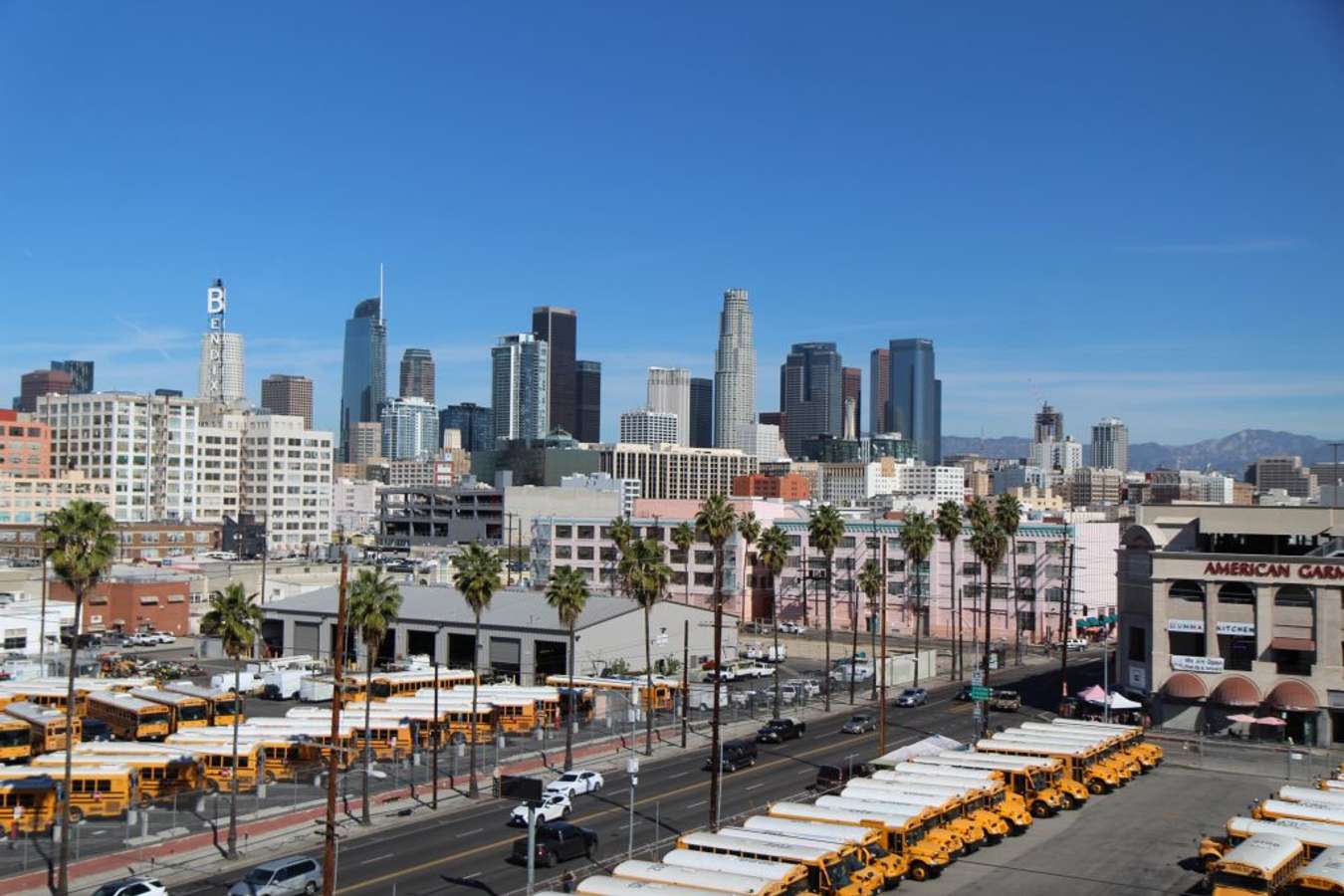 Du lịch Los Angeles một điểm đến không thể bỏ qua nếu bạn muốn khám phá văn hóa ẩm thực, sự hiện đại của người Mỹ và tham quan những địa danh nổi tiếng thế giới. Chào đón bạn là những bãi biển tuyệt đẹp, công viên giải trí, những tòa nhà ấn tượng và một nền văn hóa độc đáo.