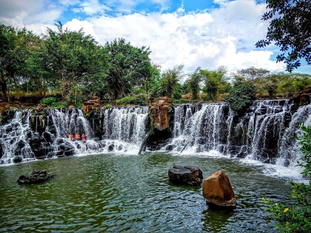 Khu du lịch sinh thái là nơi lý tưởng để trốn khỏi nhịp sống đô thị và tận hưởng thiên nhiên trong lành. Thưởng thức không khí trong lành và khám phá các hoạt động thú vị tại khu du lịch sinh thái, sẽ làm cho kỳ nghỉ của bạn tuyệt vời hơn bao giờ hết.