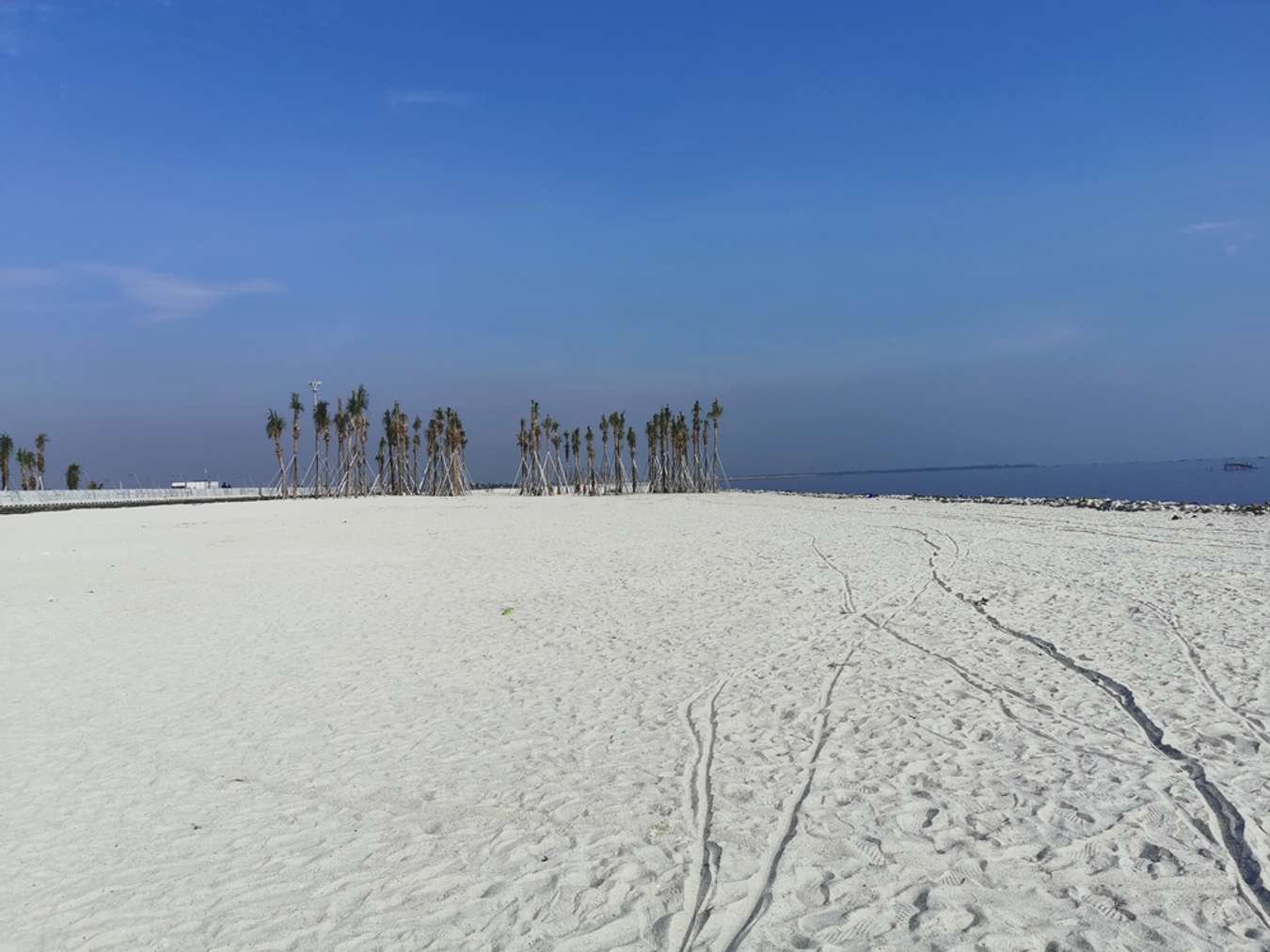 Pantai Pasir Putih PIK 2