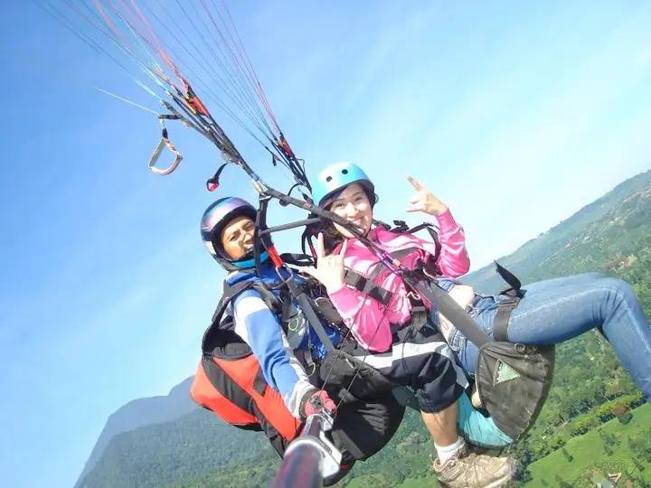 Wisata Paralayang di Puncak - Feel the Excitement with Fly Puncak Air Paragliding