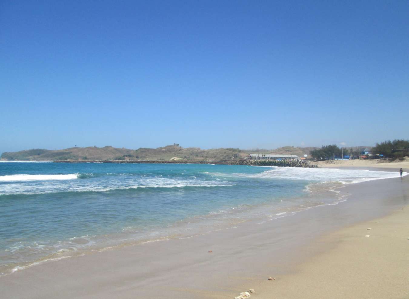 Pantai Pasir Putih Terindah di Indonesia - Pantai Gondo Mayit