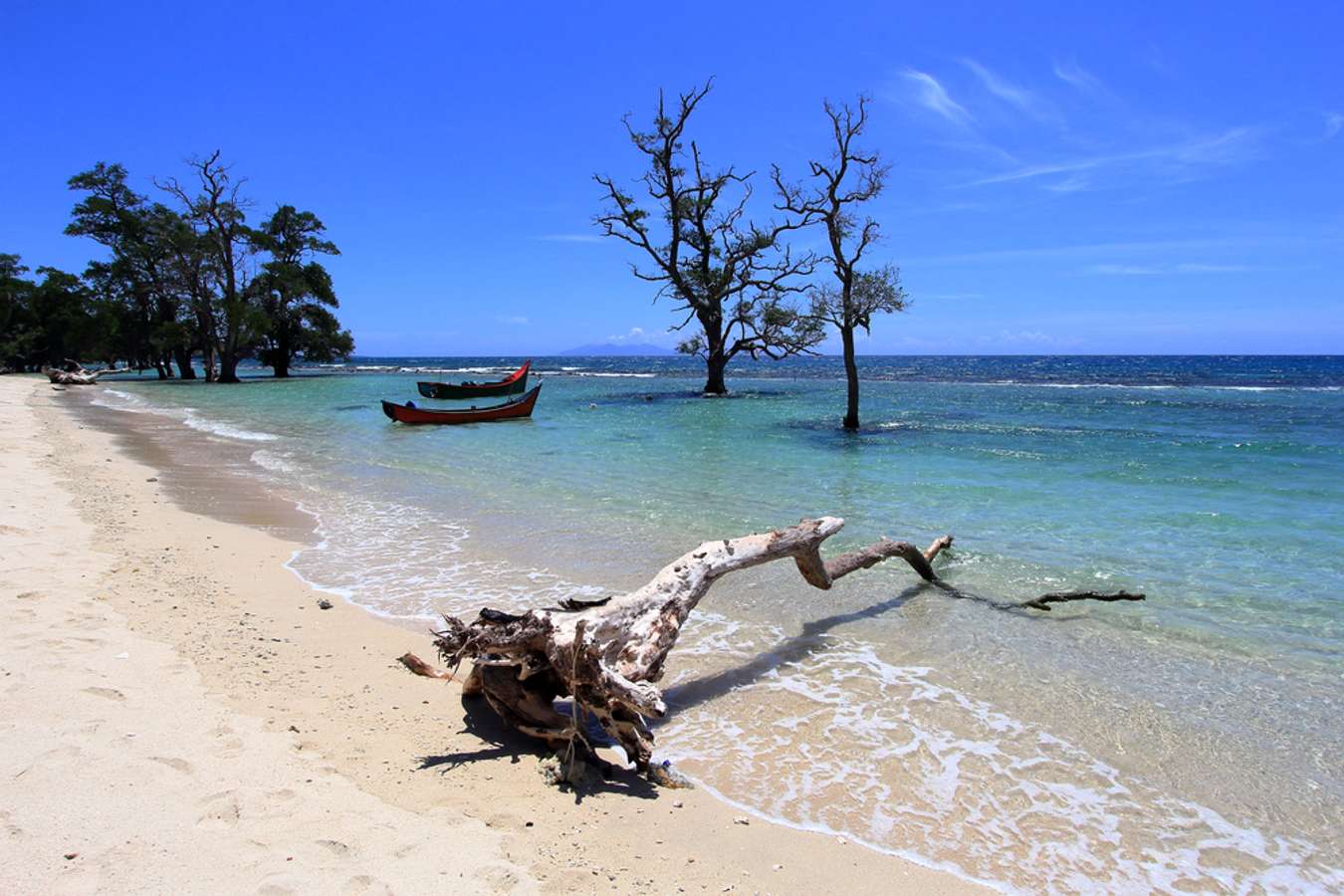 Pantai Pasir Putih Terindah di Indonesia - Pantai Lhok Mee