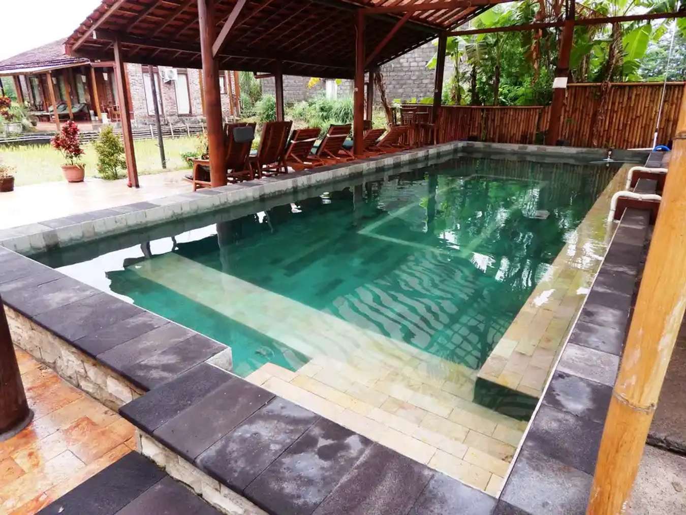 Resort di Jogja dengan Private Pool - Alamanda Familie Villas