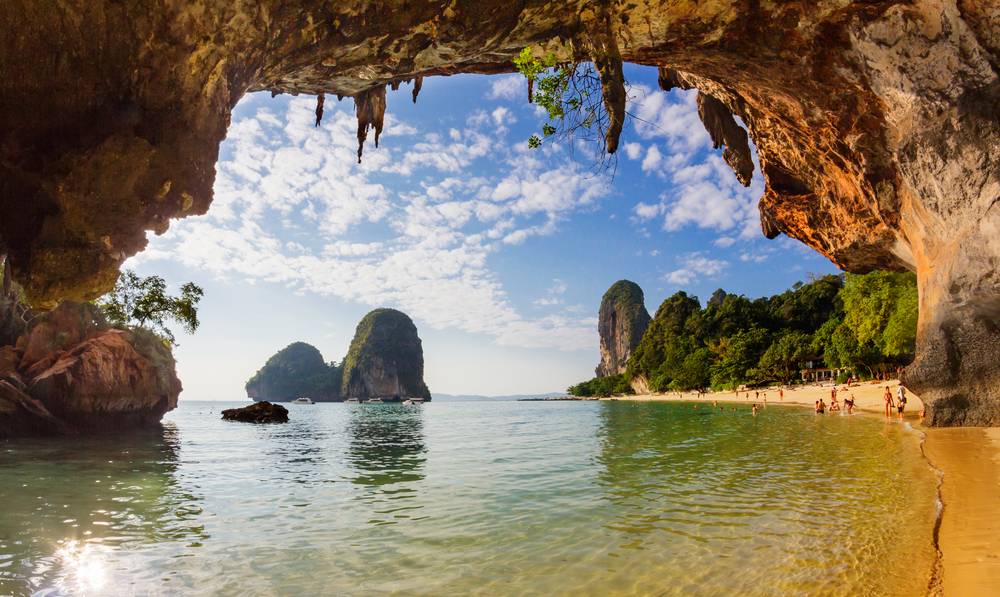 หาดถ้ำพระนาง