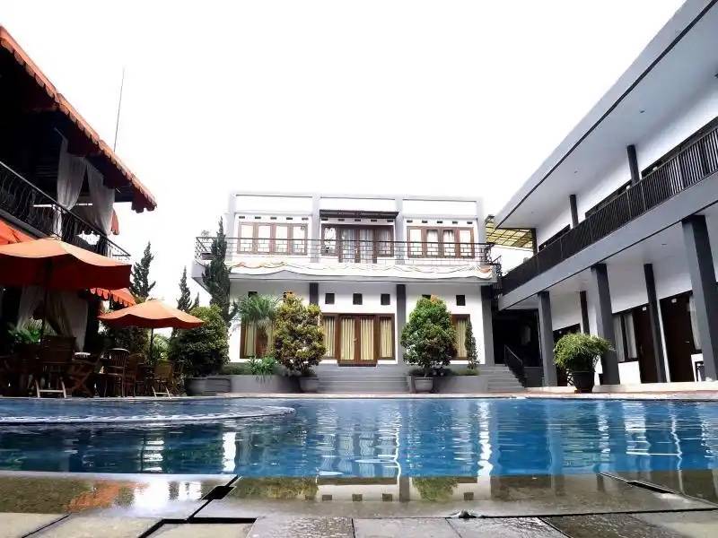 Vila Keluarga Murah di Bandung - The Radiant Villa & Function Hall