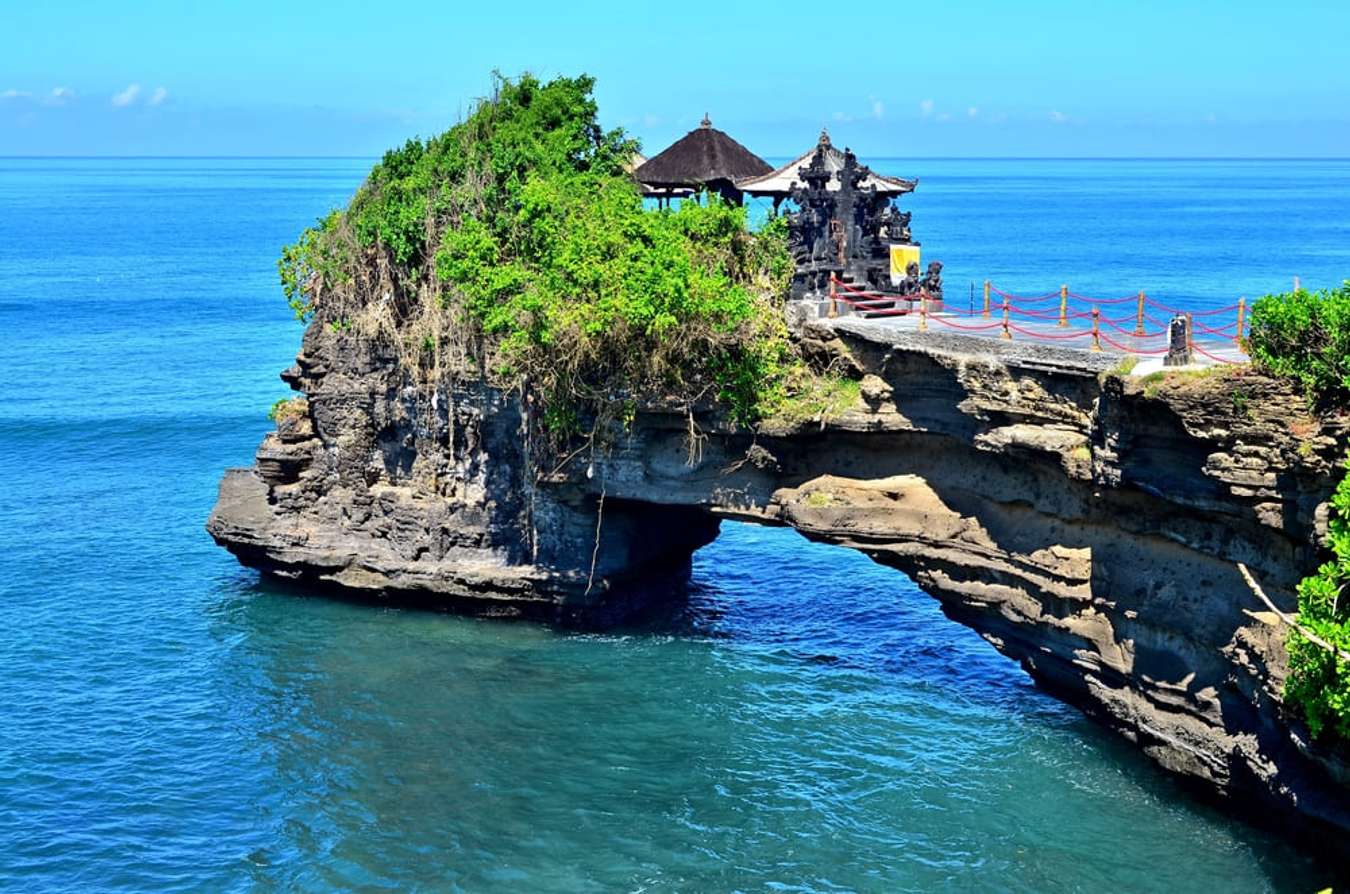 Đền Tanah Lot bên trên Bali