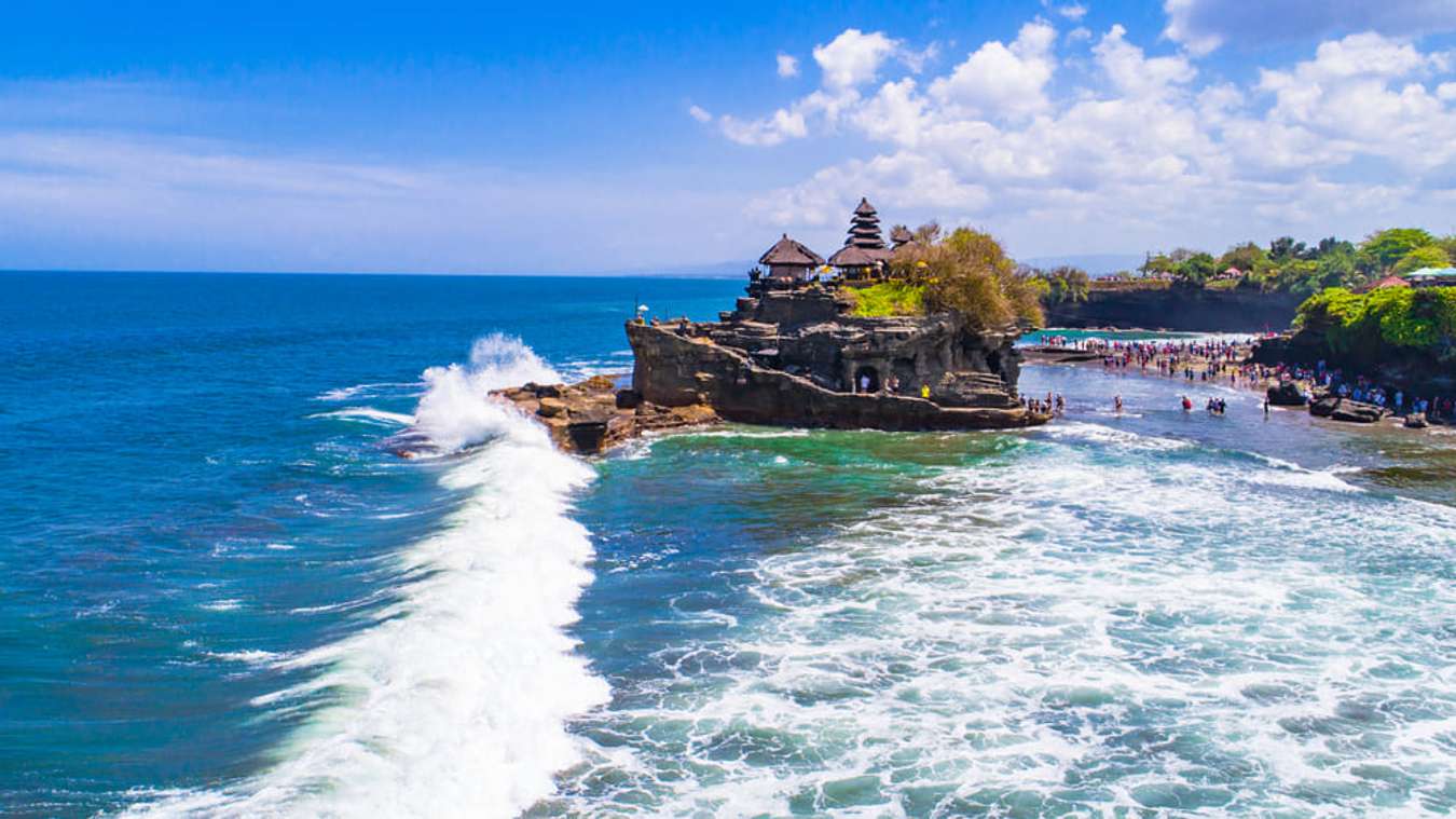 Đền Tanah Lot tại Bali