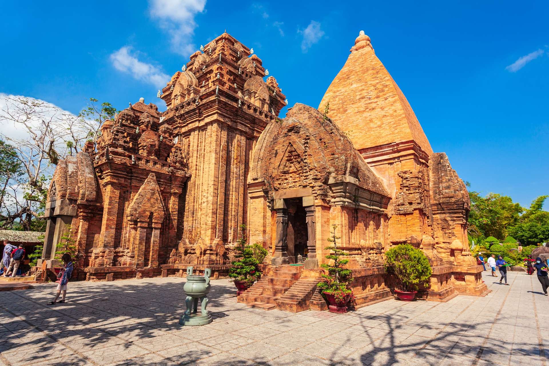 Tháp Bà Ponagar Nha Trang: Kinh nghiệm tham quan từ A-Z