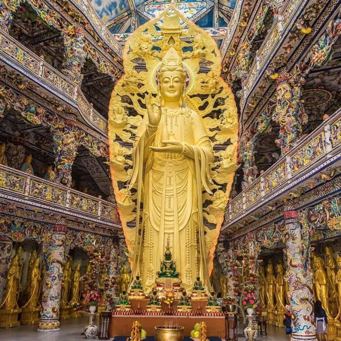 Chùa Linh Phước - Điểm du lịch kiến trúc và văn hóa độc đáo