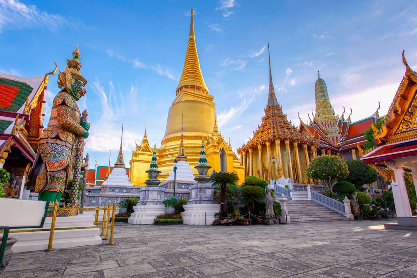 7 địa điểm nhất định phải đi khi đến Thái Lan 29 Chùa Phật Ngọc ở Thái Lan