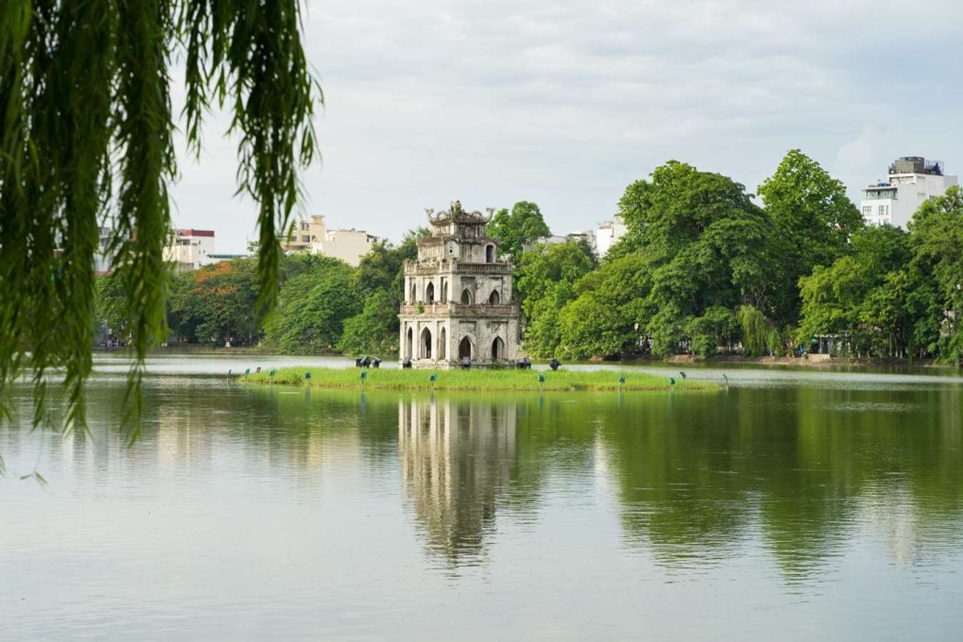 Hồ Gươm Hà Nội: Cẩm nang du lịch chi tiết 2022