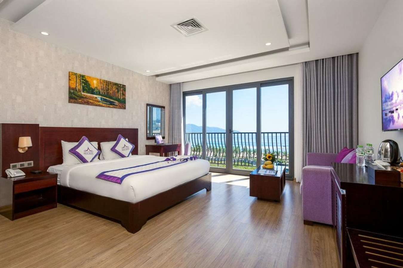 Khách sạn view biển cả Đà Nẵng