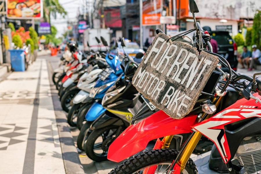 Sewa motor di Labuan Bajo